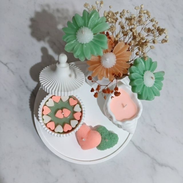 Papatya ve kalp mumlarla dekoratif set
